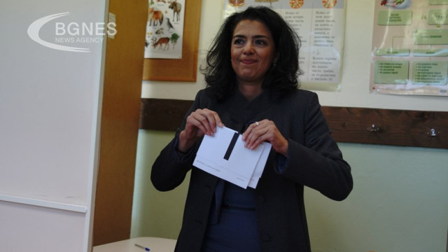 Vanya Grigorova votes in the runoffs for Sofia Mayor 05 11 2023